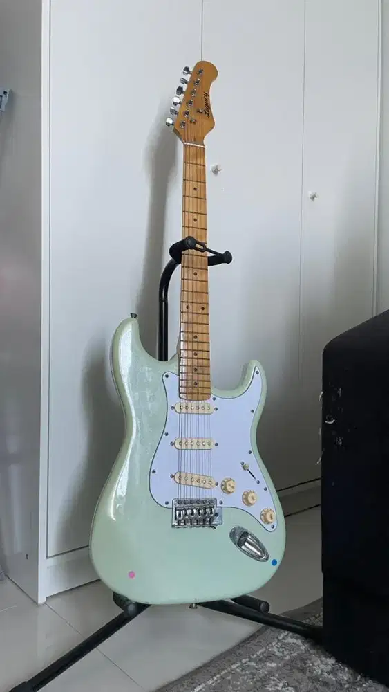 Dijual Cepat Gitar Listrik