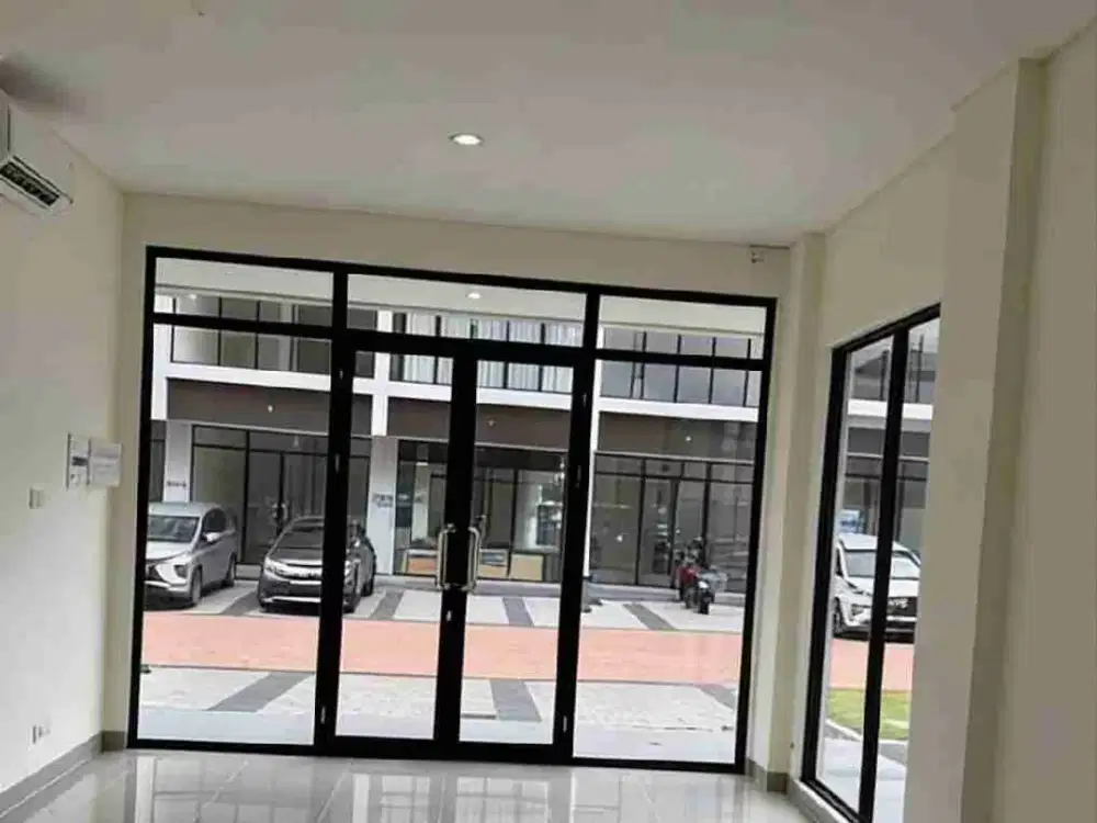 JUAL-SEWA RUKO EAST SORRENTO - GADING SERPONG   
Hook  Area komersial super ramai