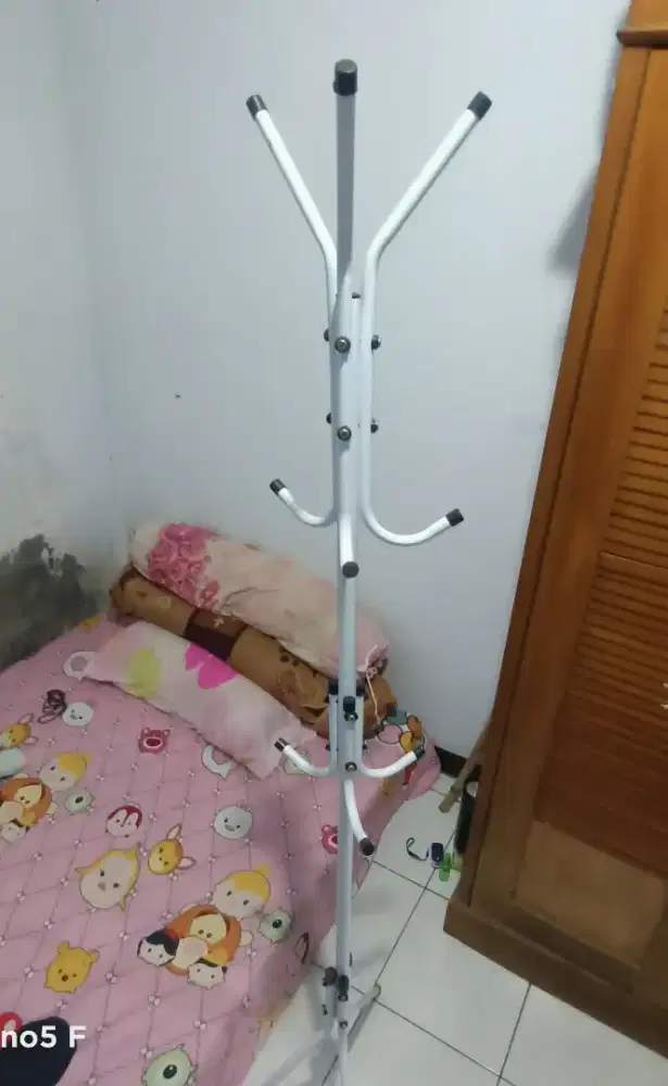 Gantungan Baju Warna Putih