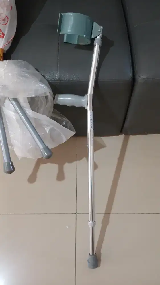 Tongkat siku dan tongkat lipat