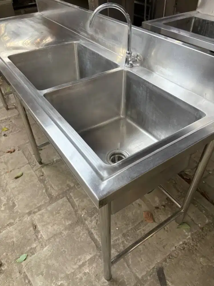sink 2 lubang sayap kiri
ukuran 200x65x80
ukuran lubang 50x45x30