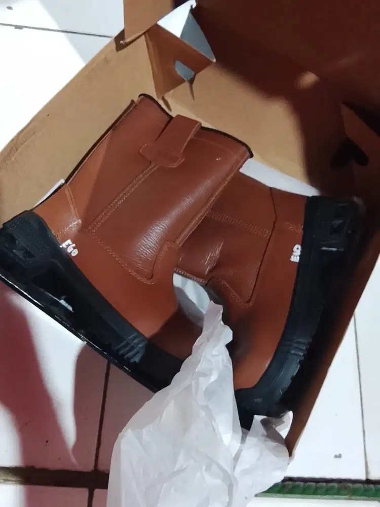Sepatu safety merek king's, UK 6