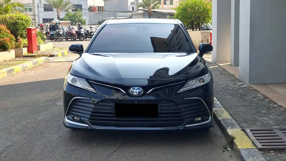 Toyota Camry 2.5 Hybrid TSS Sunroof JBL AT Like New Low KM Record