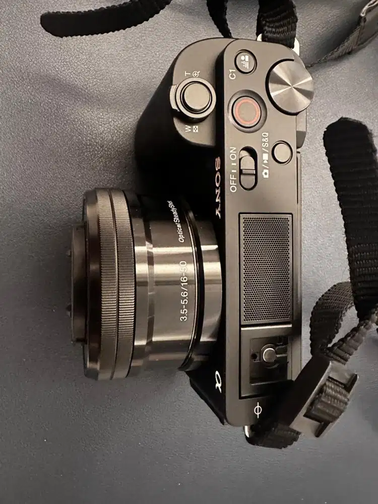 DIJUAL SONY ZV-E10 + LENS KIT 16-50 OSS