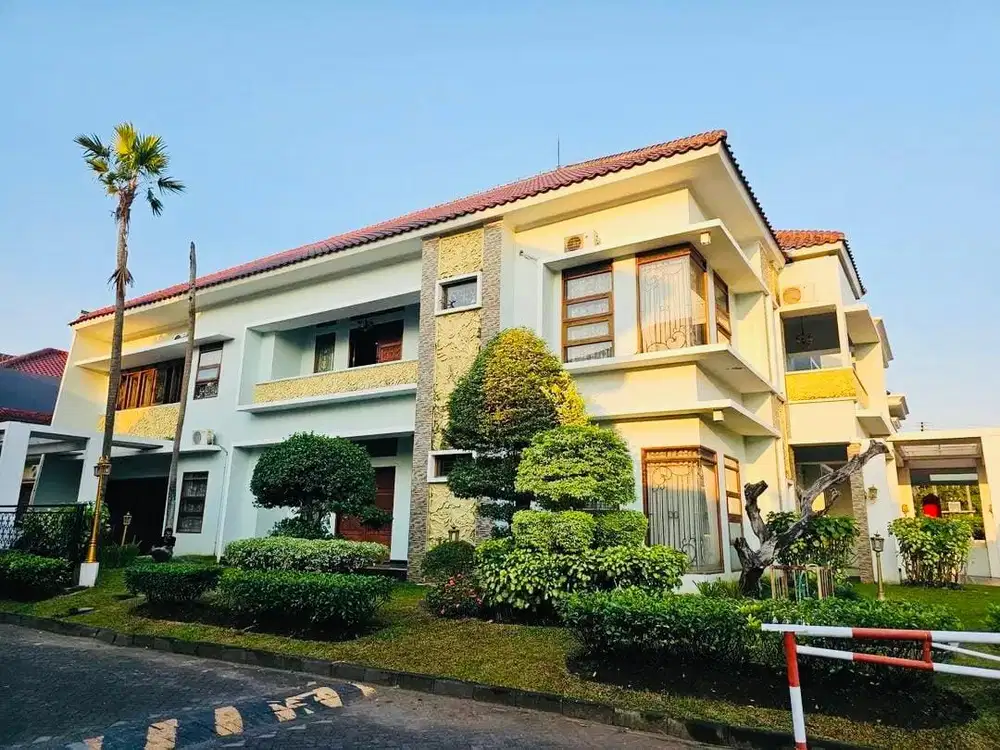 RUMAH MEWAH LUAS DI GRAHA ESTETIKA TEMBALANG SEMARANG