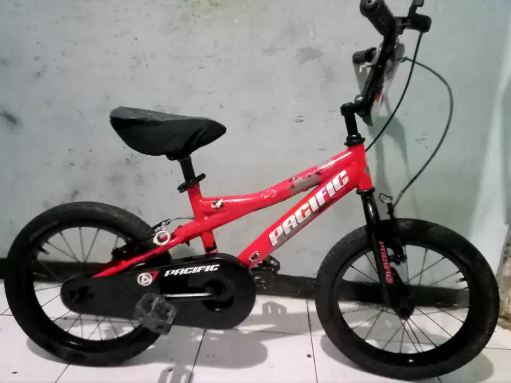 Dijual sepeda BMX merk PACIFIC ring 16 kondisi msih bagus Keker normal