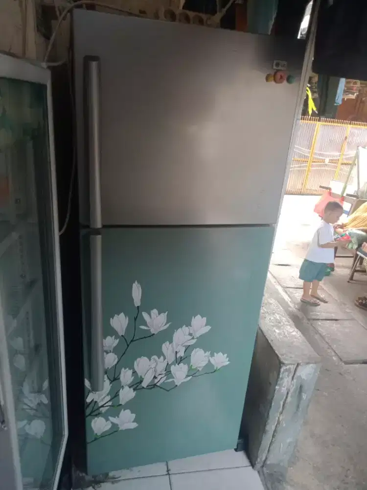 Kulkas 2 PT merk LG jumbo