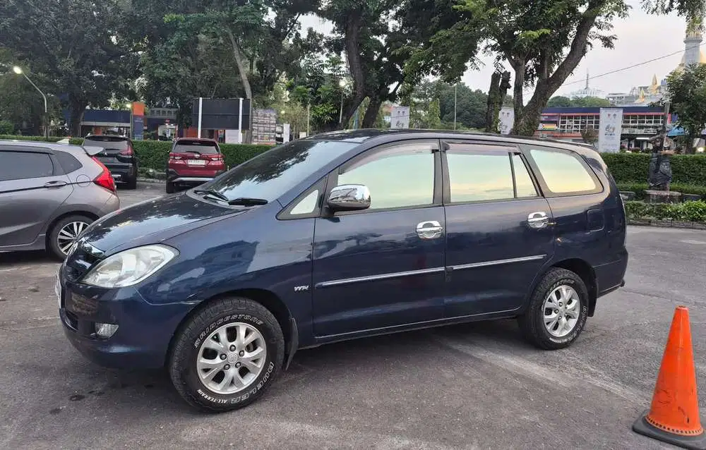 Toyota Kijang Innova 2005 Bensin