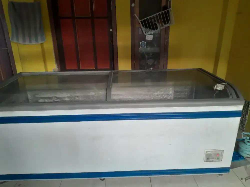 Freezer Kaca Cembung AHT 1000L