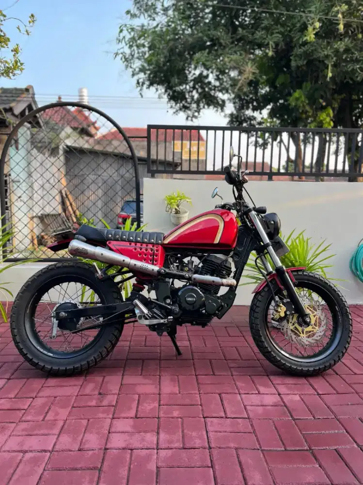 MOTOR CUSTOM JAPSTYLE / SCRAMBLER YAMAHA BYSON 2011 NEGO SAMPAI DEAL