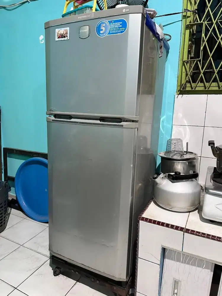 Kulkas LG abu abu