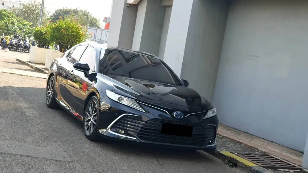 Toyota Camry 2.5 Hybrid TSS Sunroof JBL AT Hitam 2022/2023