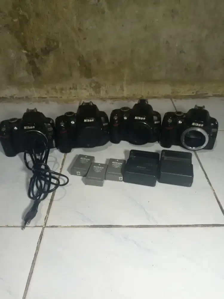 Jual nih kamera Nikon jarang di pakai untuk kondisi baca deskripsi