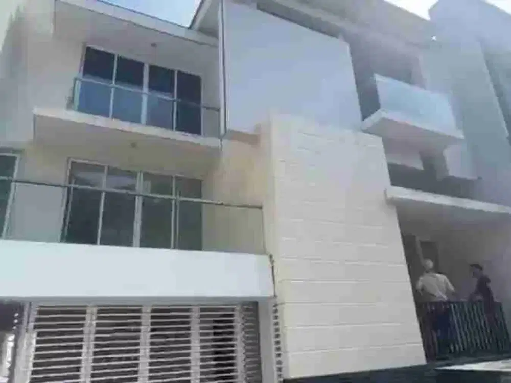 Disewa Rumah 2.5 lantai di Citra Garden 6, Tegal Alur, Jakarta Barat
