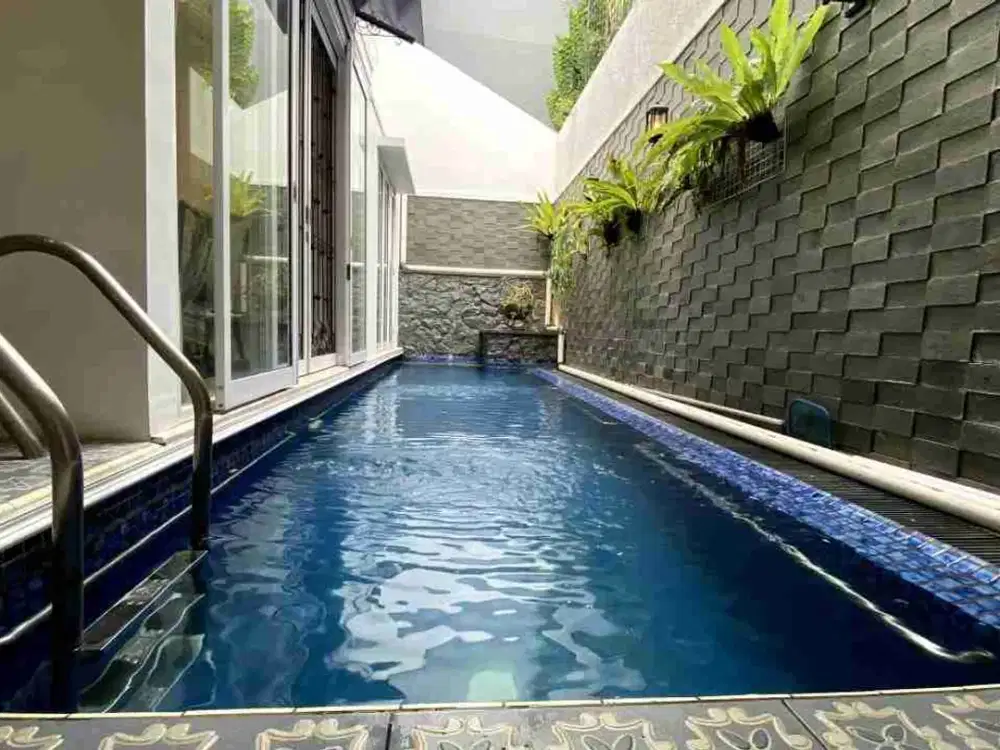 JUAL RUMAH MENTENG ADA
SWIMMING POOL