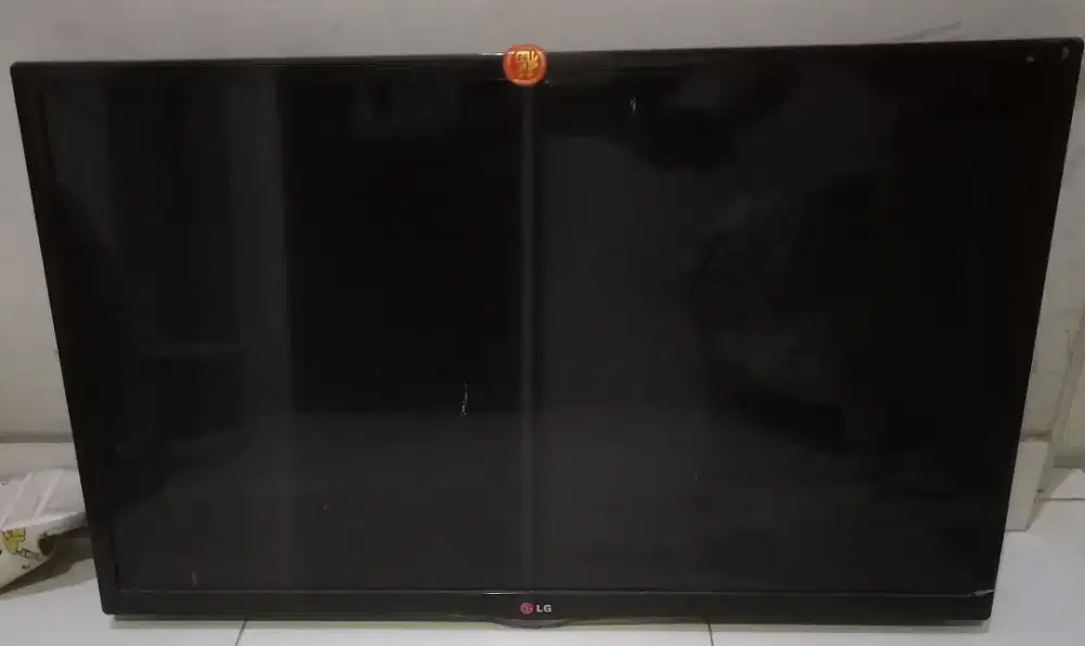 LCD 32 INCH LG hitam..yang biasa