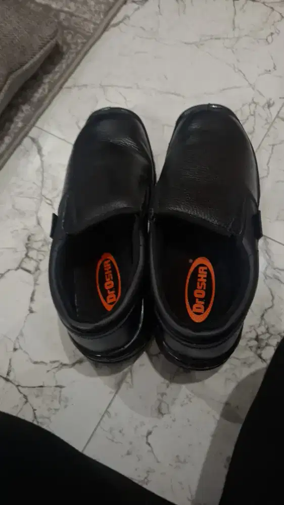Sepatu safety merk Dr.Osha