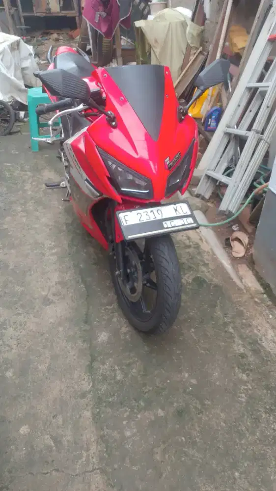 HONDA CBR 150R 2015