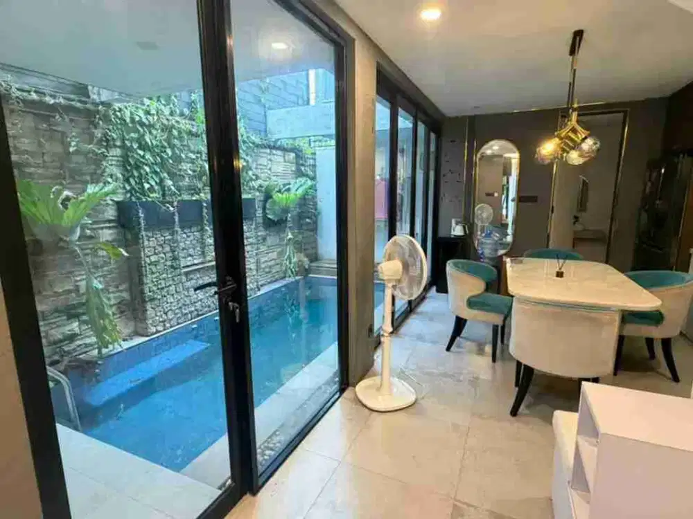 Dijual rumah di kranggan Cibubur dengan kolam renang