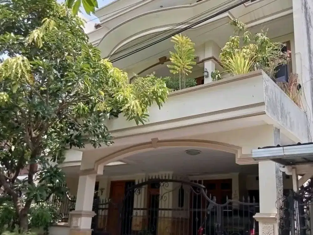 MANYAR TOMPOTIKA