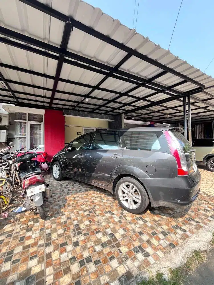 Mitsubishi Grandis 2009 Bensin