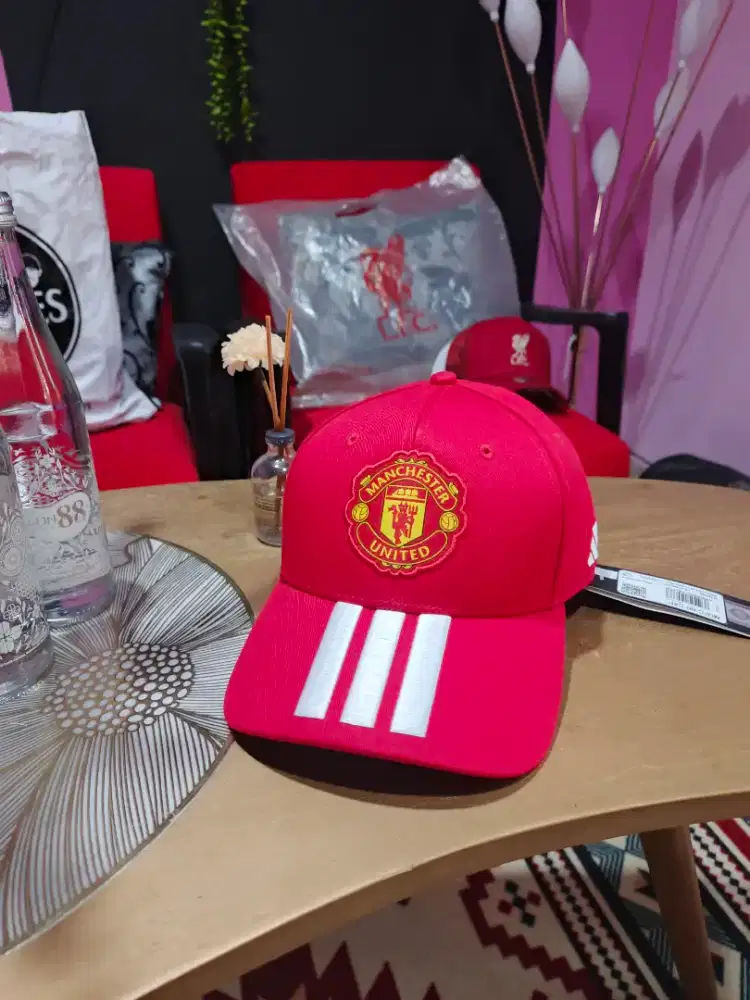 Topi Manchester United (Official Merchandise) Old Trafford Stadion