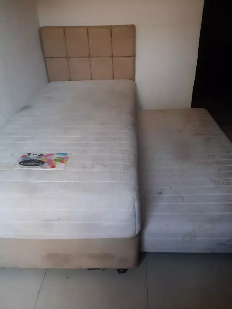 Tempat tidur dua tingkat