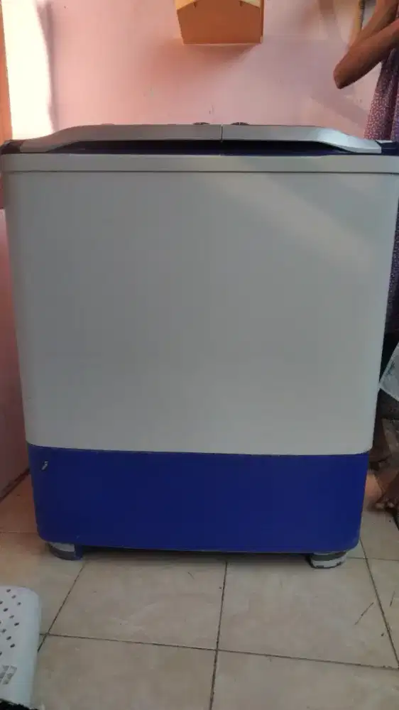 Mesin cuci merek AQUA