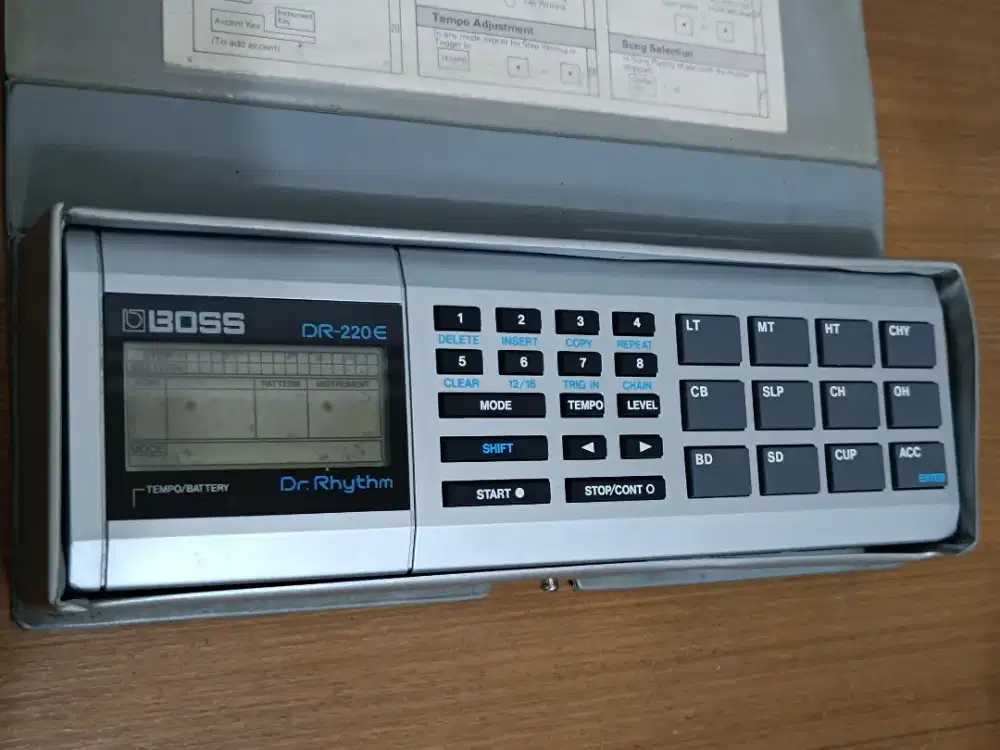 Boss DR-220E dr220e 80s Vintage Synthesizer 80s Drum Machine roland tr