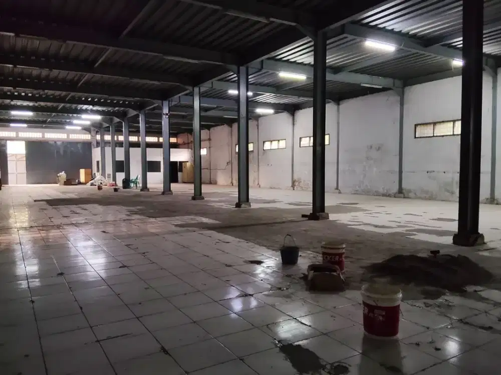 Gudang Strategis Akses Kontainer di Jalan Caringin Raya Bandung