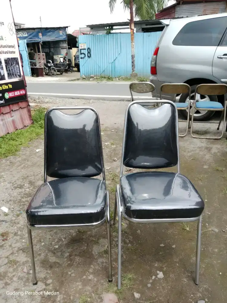 Kursi Susun Besi Bekas Rekondisi Merk Futura