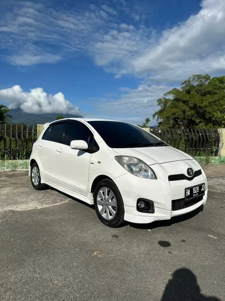 Yaris E MT 2012