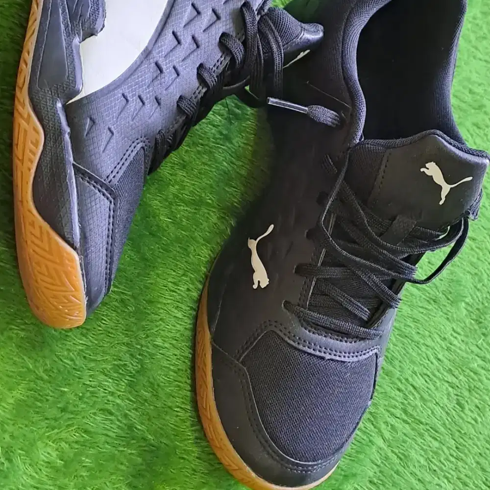 SEPATU OLAHRAGA PADEL & BADMINTON