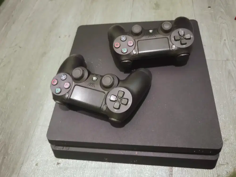 PS 4 Slim 1TB (CUH 2000)