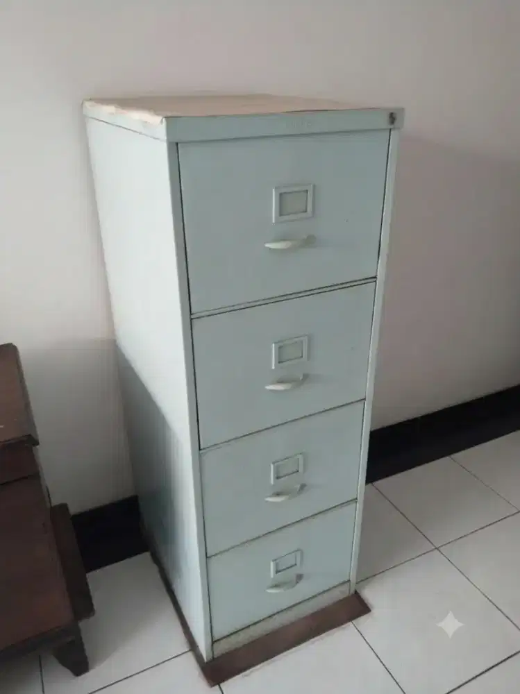 Lemari arsip besi second uk 48 x 62 x 132 cm