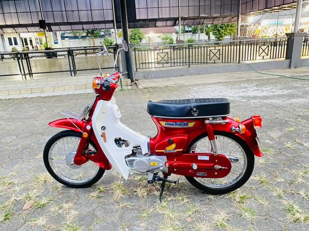 DIJUAL Honda C70 body Mulus mesin Sehat