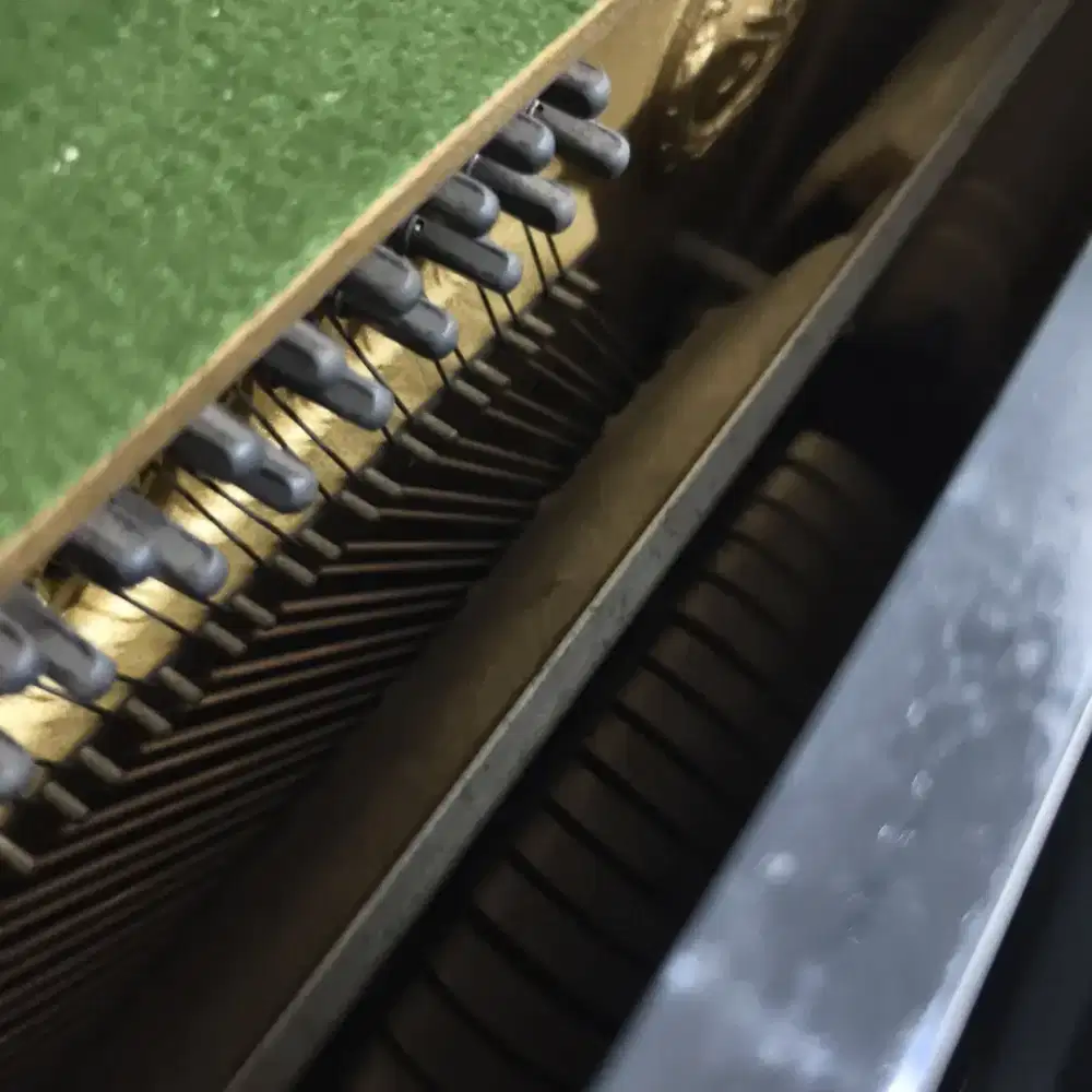 Piano yamaha upright. Cocok untuk pemula hingga intermediate