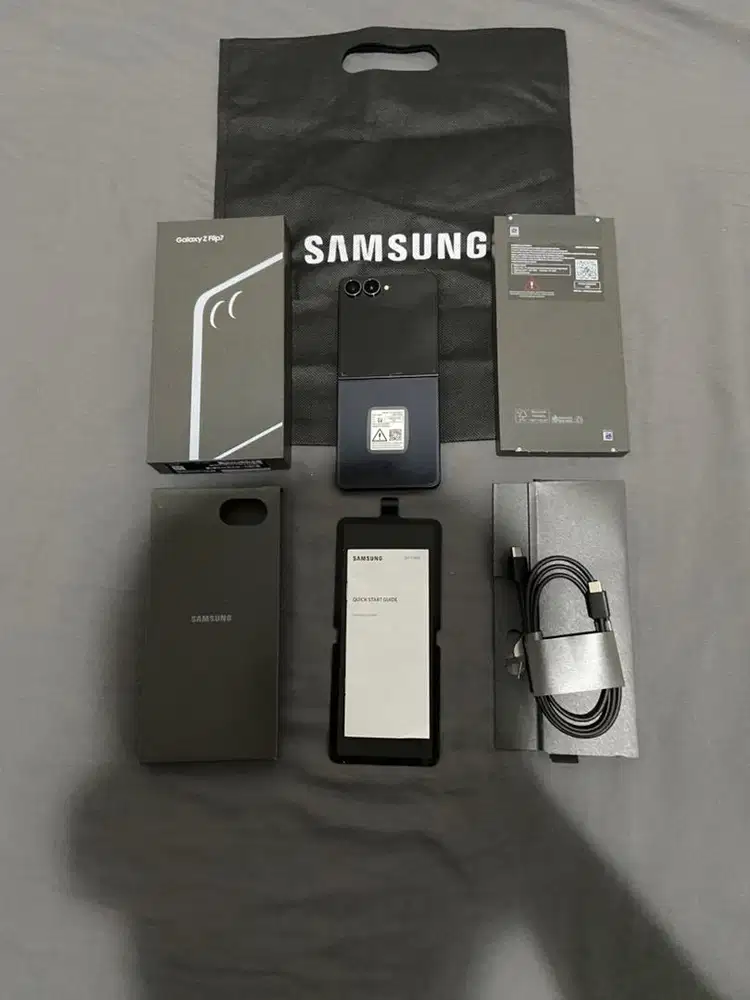 Samsung Z Flip 7 12/256gb SEIN Resmi Garansi on Januari 2027
