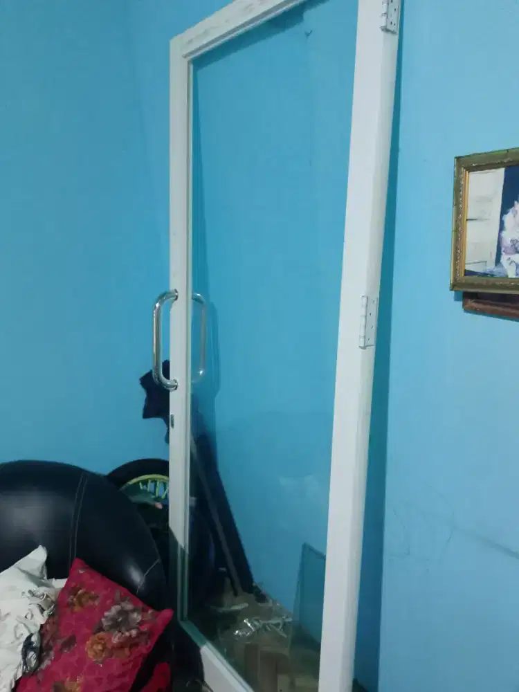 pintu kaca alumnium