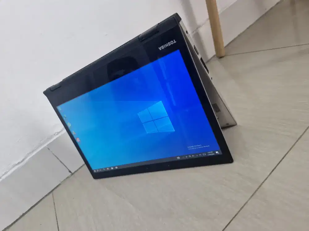 Laptop toshiba satellite radius P25W
