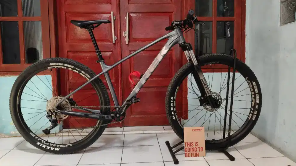 Sepeda MTB TREK Marlin 7 gen 3 29er 2023