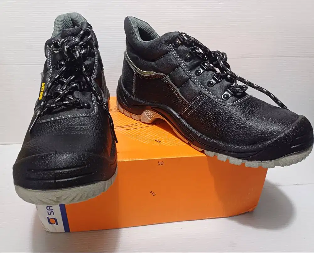 Sepatu Kerja / Safety High - Middle (Steel Toe Cap) Size 43