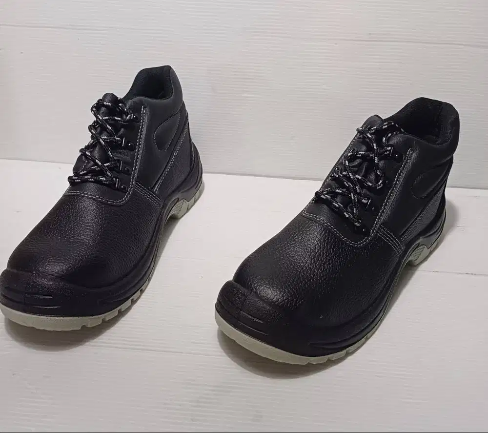 Sepatu Kerja Safety Shoes Pria Middle Cut Ujung Besi Size 42
