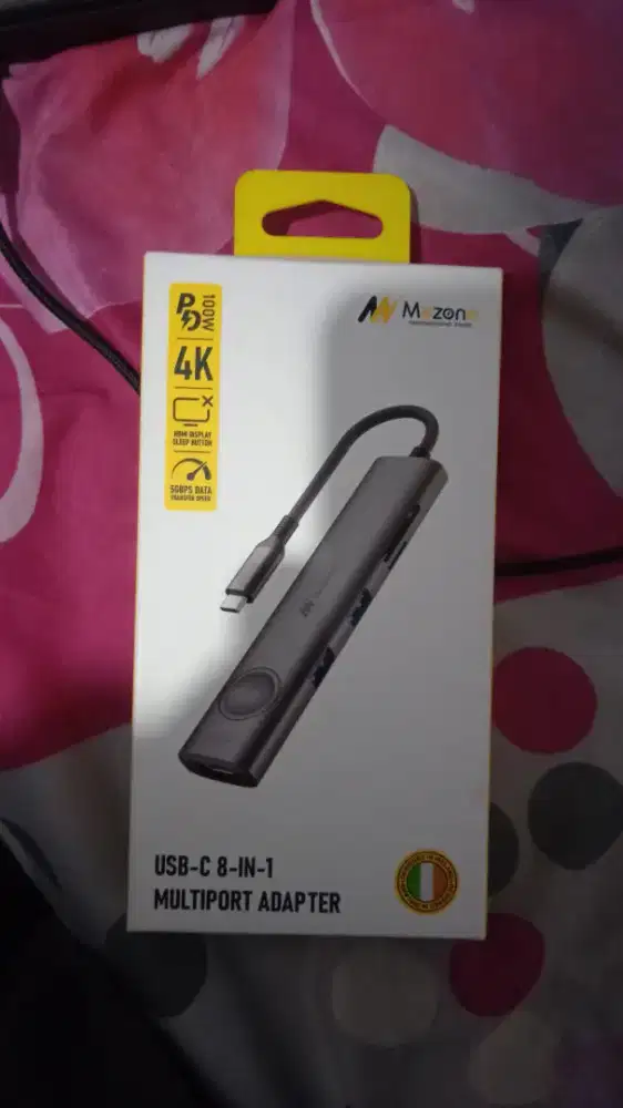 Mezone USB-C 8-in-1 Multiport Adapter (Seri EY821)