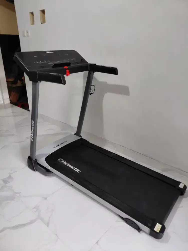 Treadmill Kinetic 12P Kondisi Sangat Baik