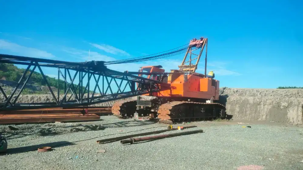 Crawler crane Hitachi capasitas 80 ton tahun 2023