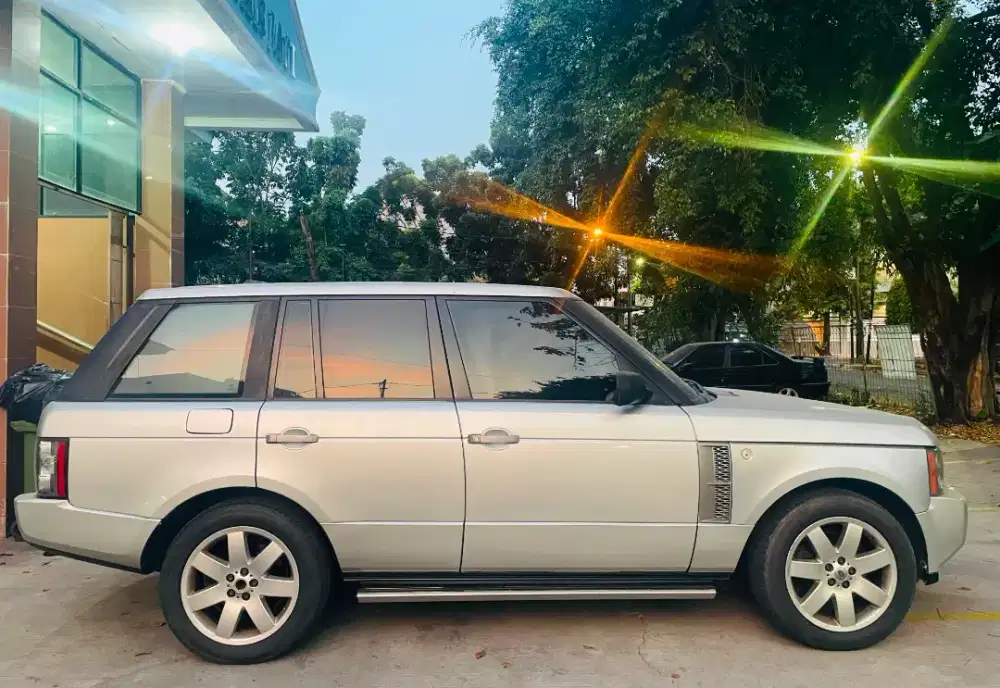 Range Rover 4.400 CC V8 tahun 2004