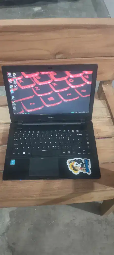 Laptop Acer Aspire E5 Intel core i3-4005U RAM 8GB hdd 500Gb layar 14i