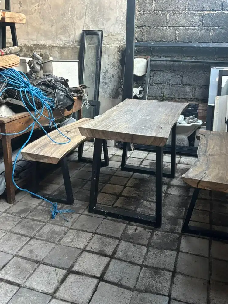 dijual cepat kursi meja satu set