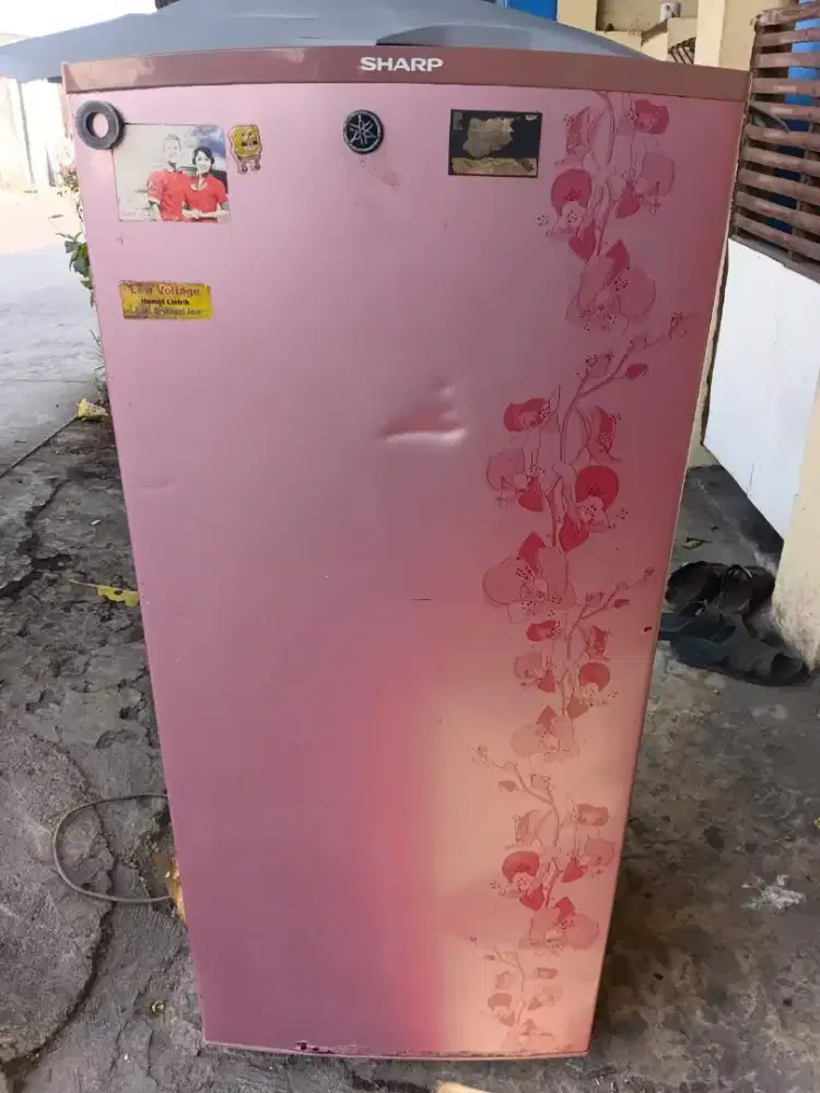 Dijual kulkas 1pintu SHARP MESIN ORI KONDISI BEKU DINGIN NEGO TIPIS